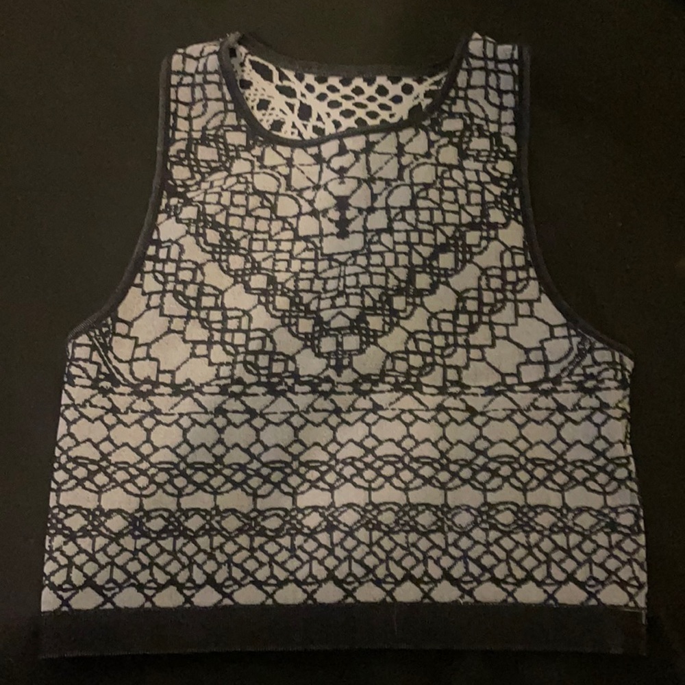 The style on the top is a grey and blue top it’s super hot I only where’d it 1